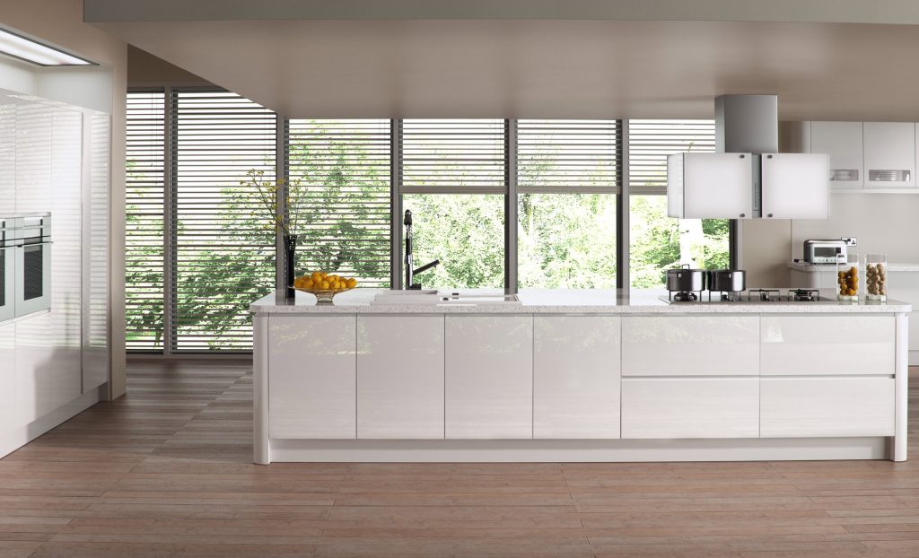 strada-gloss-white-kitchen-hero-1024×622